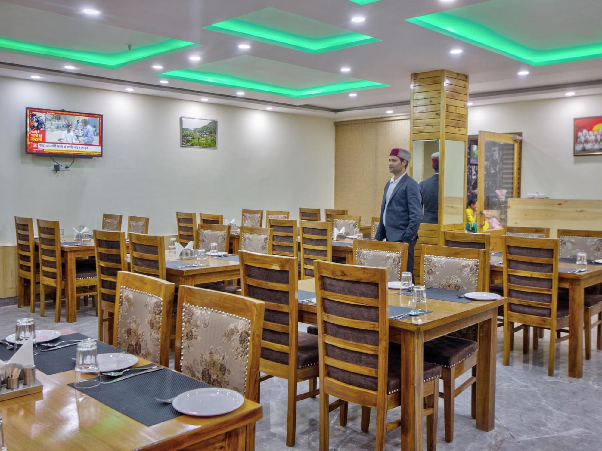 Swastik Grand Manali Hotel Buitenkant foto