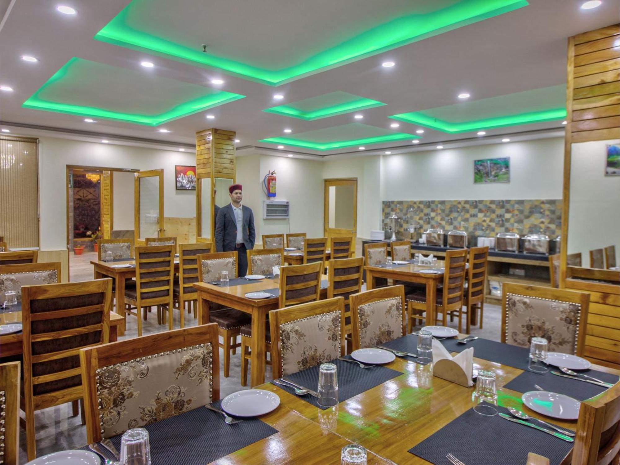 Swastik Grand Manali Hotel Buitenkant foto