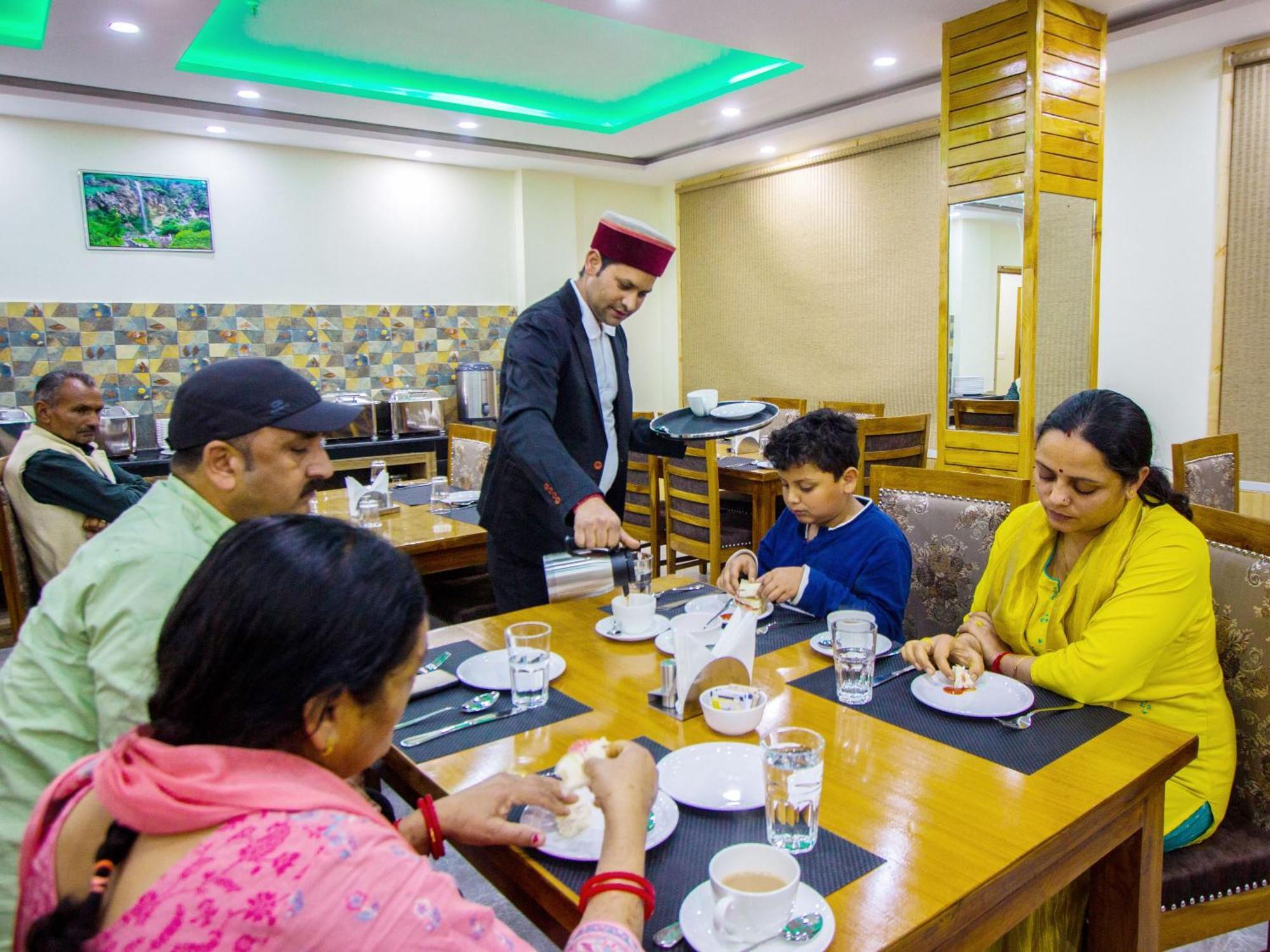 Swastik Grand Manali Hotel Buitenkant foto