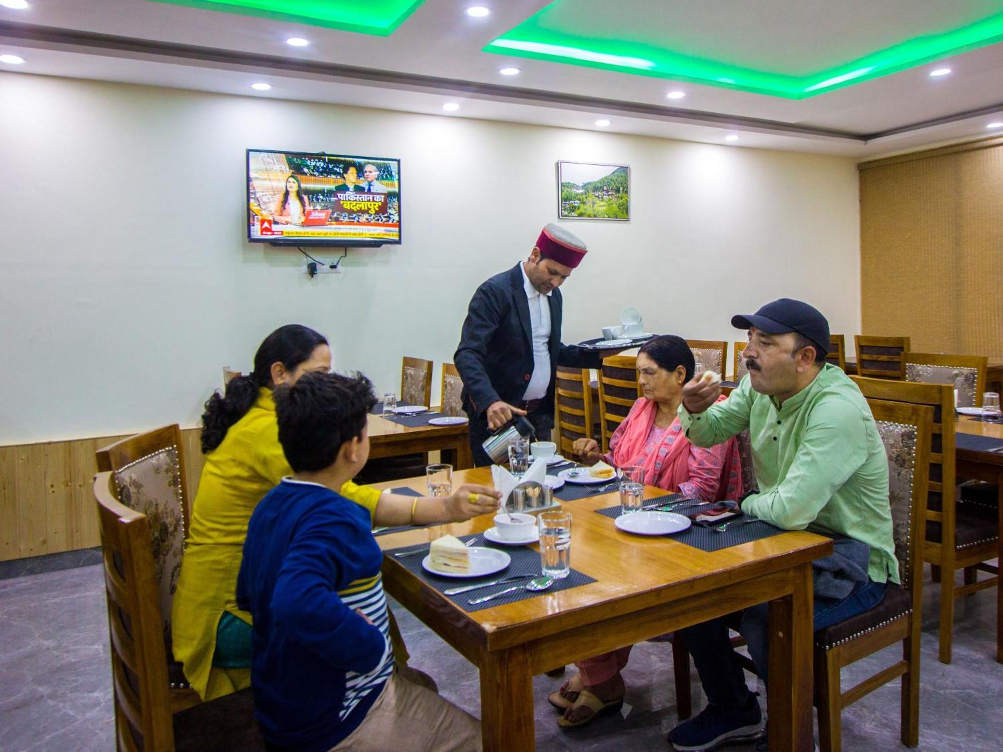 Swastik Grand Manali Hotel Buitenkant foto