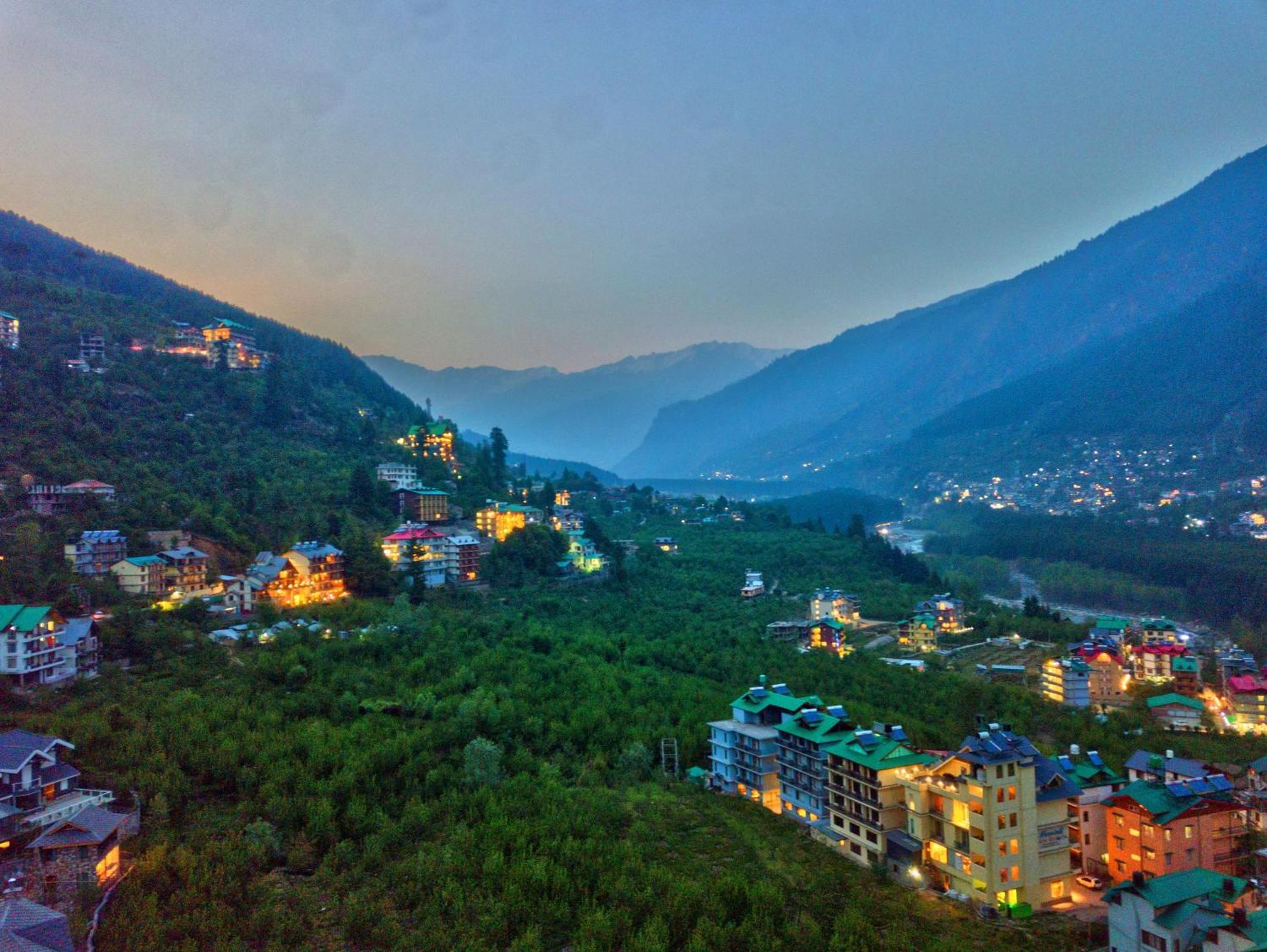 Swastik Grand Manali Hotel Buitenkant foto